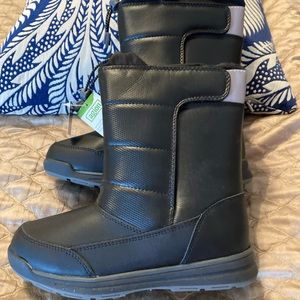 Lands’ End Snow Boots NEW NEVER WORN.